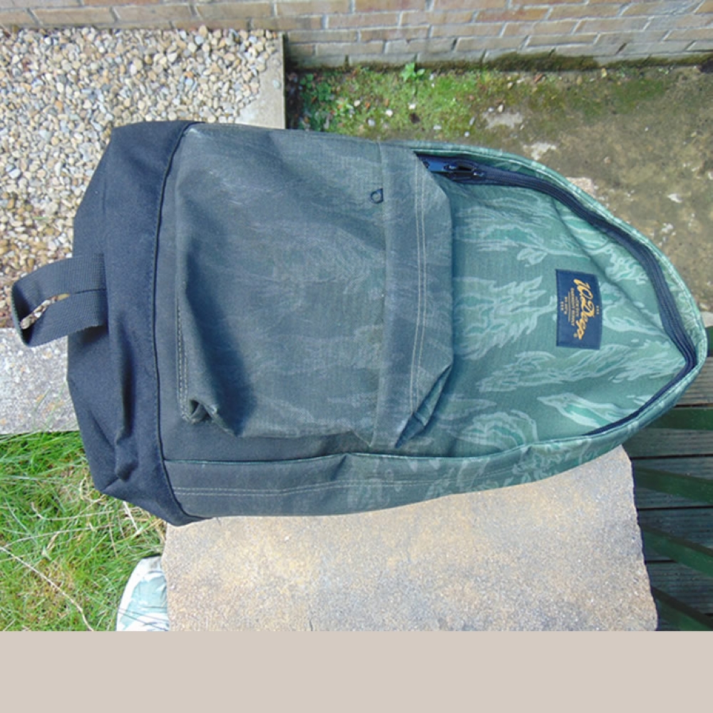 10 Deep Scout green backpack